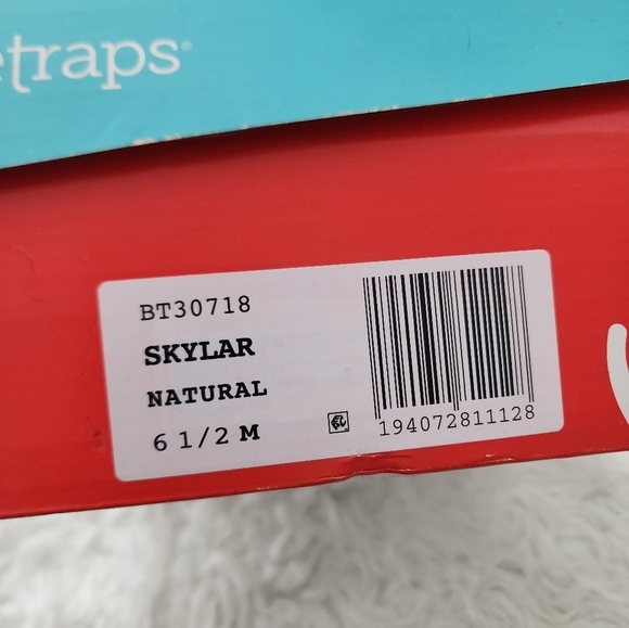 Baretraps Skylar Wedge Sandal. Size 6.5. New. Step into summer with the Skylar - Picture 6 of 6